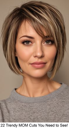 22 Trending MOM Cut (Ultimate Guide) – Stylish Hair Ideas #hair #cut Creative Haircuts, Medium Length Bobs, Short Bobs, Mom Cut, Easy Hair Cuts, Corte Bob, Chin Length Hair, Bob Haircut With Bangs, Trendy Mom