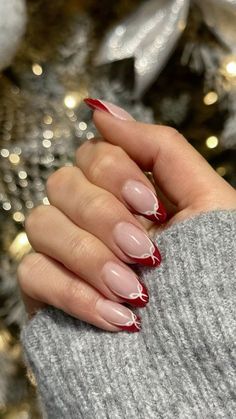 Red Nail Designs Christmas, Christmas Nails 2024 Trends, Winter Motifs, Star Nail Designs, Bow Nails, Holiday Nails Christmas, Styles Braids, Festive Nail Art, Top Nails