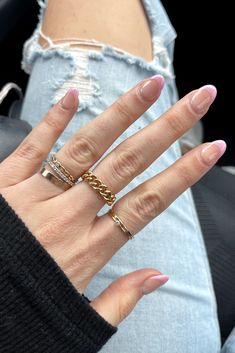 Left Hand Ring Stack, Gold Ring Placement, Stacking Gold And Silver Rings, Ring Accessories Style, Gold Ring Inspo Aesthetic, Rings Wearing Ideas, Ring Gold Stack