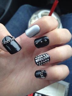 Decoracion Concert Nails, Quick Nail Art, Black Coffin Nails, Quick Nail, Silver Nail, Office Women, Edgy Nails, Studded Nails, Black Nail Designs