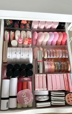 Blush collection🩷 #makeup #blush #makeupvanity #vanity #aesthetic Makeup Blush Aesthetic, Blush Collection Aesthetic, Aesthetic Makeup Collection, Makeup Box Aesthetic, Organizing Ideas Makeup, Vanity Organization Aesthetic, Vanity Drawer Organization, Vanity Makeup Organization, Makeup Vanity Aesthetic