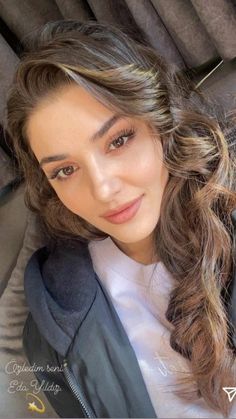 Hande Erçel Hair, Hande Ercel Style, Allu Arjun Hairstyle, Turkish Women Beautiful, Turkish Beauty, Hande Ercel, Beauty Icons, Makati, Dream Hair