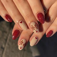 Season Transition Nails, Tan Christmas Nails, Holiday Nails Winter Christmas Simple, Christmas Nails Acrylic Short, Kutek Disney