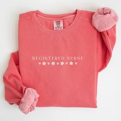 Wonderful design for women who loves Registered nurse design sweatshirt.Grab this design as a gift for your girlfriend,sister,mother or who loves daisy rn nurse sweater.Or make yourself happy to have this cute flower design sweatshirt :) A Registered Nurse sweatshirt is a type of sweater that features a design inspired by the nurses.Registered Nurse sweatshirts are popular among nurse letter sweater lovers and make a great gift for any nurse enthusiast. 🌿 Made from premium quality, soft cotton Long Sleeve Logo Print T-shirt For Loungewear, Long Sleeve Logo Print Loungewear T-shirt, Nursing Long Sleeve Relaxed Fit Sweatshirt, Long Sleeve Nursing Sweatshirt With Relaxed Fit, Relaxed Fit Nursing Tops With Crew Neck, Cotton Nursing-friendly Relaxed Fit Sweatshirt, Cotton Relaxed Fit Nursing Sweatshirt, Nursing Cotton Sweatshirt With Crew Neck, Pink Crew Neck Sweatshirt With Branding