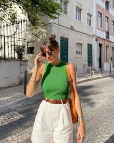 Bright Colored Outfits Casual, Cute San Francisco Outfits, Classy Italian Outfits, Glamorous Spring Outfits, Spring Floral Outfits, Timeless Summer Outfits, Spain Outfit, Parisian Summer, Portugal Fashion