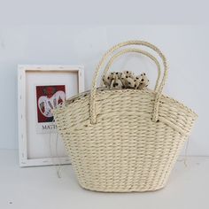 Introducing our Straw Woven Bag for women. Made from high-quality straw, this handbag is perfect for a day at the beach or a casual outing. With a beautiful woven design, this bag is both stylish and functional. Stay on-trend and organized with our Straw Woven Bag. This straw woven bag is the perfect accessory for any beach day or sunny outing. With its lightweight and durable design, it offers both style and functionality. The hand-woven straw material provides a unique and trendy look while also being eco-friendly. Stay fashion-forward and eco-conscious with this beach basket bag. Linen Handbags, Braided Bag, Braids With Weave, Girls Handbags, Handbags Casual, Women Bags Fashion, Simple Bags, Basket Bag, Types Of Bag