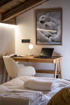 Personnalisation complète d'un appartement dans un programme neuf Cosy Home Decor, Hotel Bedroom Design, Alpine House, Resort Interior, Montana Homes, Scandi Home