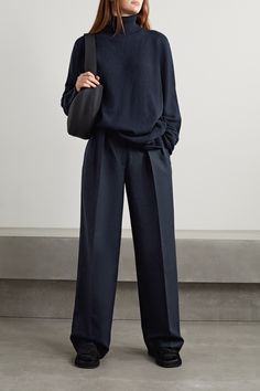 The Row's 'Stepny' sweater has been spun in Italy from a luxurious wool and cashmere-blend. Designed in a classic and versatile midnight-blue shade, it has a loose silhouette enhanced by dropped shoulder seams and a cozy turtleneck. Half-tuck yours into skirts or tailoring. Office Winter Looks For Women, The Row Sweater, The Row Outfits, The Row Aesthetic, Wool Sweater Outfit, Wool Outfit, Minimalism Outfit, Modern Minimalist Fashion, Minimal Sweater