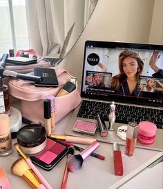 Dream Tops, Makeup Is Life, Vogue Beauty, School Makeup, Pretty Skin, Pink Girly Things, Makeup Obsession, Makeup Items, Girls Life