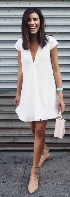 White Summer Dress - Plus great hairstyle More Business Casual Dresses, Looks Style, Mode Inspiration, Street Styles, Outfits Casuales, Fashion Street, Look Fashion, Casual Dresses For Women, Capsule Wardrobe