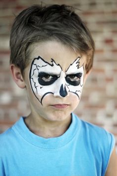 Kids Face Painting Ideas Kids Face Painting Ideas, Ghost Face Paint, Halloween Simples, Face Painting Ideas, Face Painting For Boys, Halloween Photo Booth