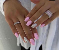 Shiny Nails Designs, 20 Birthday, February Nails, Cute Gel Nails, Nail Designs Glitter, Pink Acrylic Nails, Dipped Nails