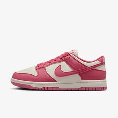 Womens Nike Dunk Shoes. Nike.com Nike Rosa, Old School Style, Baskets Nike, Sneaker Sale, Dunks Nike, Nike Dunk High