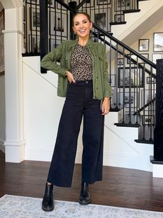 Fall Color Combinations You Should Try - Merrick's Art Cropped Black Pants Outfit Winter, Casual Mum Outfit Winter, Dark Grey Dress Outfit, Mauve Sweater Outfit, Fall Mom Outfits, Grey Dress Outfit, Fall Color Combinations, Outfits With Boots, Madewell Outfits