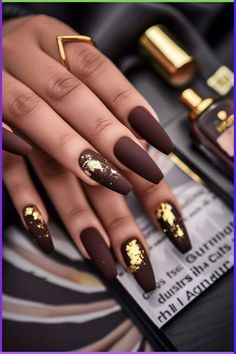 #fashion#beauty#lifestyle#trendingnailsdesign Mate Color Nails, Matt Nails Ideas, Luxury Nails 2024, Brown Matte Nails Design, Matte Black Nails With Gold, Matt Nails Design, Matt Nail Art, Pretty Fall Nail Colors, Nails Fall 2024