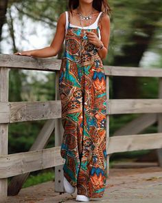 Olivia Mark - Stylish Printed Halter Neck Jumpsuit with Pockets and Wide-Leg Design Printed Jumpsuits For Women, Designer Jumpsuits For Women, Loose Romper, Summer Jumpsuit, Halter Neck Jumpsuit, Boho Jumpsuit, Loose Jumpsuit, Designer Jumpsuits, Weave Style