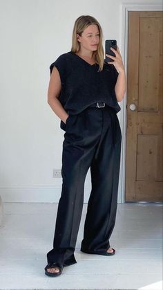 Outfit Minimalista, Wide Leg Trousers Outfit, Mid Size Fashion, Plus Size Looks, Minimal Outfit, Total Black