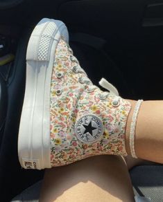 Converse Shoes Aesthetic, Zapatillas All Star, Floral Converse, Cute Converse Shoes, Shoes Flowers, Cute Converse, Reindeer Moss, Shoes Aesthetic, Dr Shoes