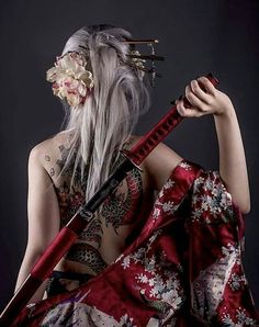 Human Warrior, Female Samurai, Samurai Artwork, Geisha Art, Samurai Art, Style Japonais, Japanese Tattoo, White Hair, Swords