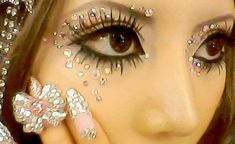 Custom Makeup Dti Ideas Gyaru, Gyaru Makeup Dramatic, Yamanba Gyaru Makeup, Gyaru Makeup Magazine, Tsyuome Gyaru, Funky Makeup, Punk Movement, Gyaru Makeup, Rave Makeup