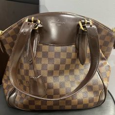 Louis Vuitton Verona Pm Hang Bag Purse Damier Ebene Inside And Outside In Excellent Condition! Number: Sd1171 Material: Damier Canvas, Leather Gold Tone Zipper Two Interior Side Pockets Hang Bag, Bags Louis Vuitton, Hanging Bag, Damier Ebene, Louis Vuitton Bags, Canvas Leather, Verona, Louis Vuitton Bag, Bag Lady