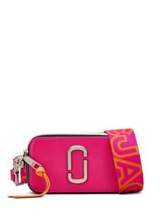 hot pink Saffiano leather silver-tone logo plaque silver-tone hardware colour-block design top zip fastening adjustable detachable shoulder strap slip pocket to the rear two zip-fastening compartments internal slip pocket internal logo patch full lining This piece comes complete with a protective dust bag. Marc Jacobs Snapshot Bag, Hot Handbags, Outfit Pieces, Dream Bags, Handbag Essentials, Girly Bags, Fancy Bags, Birthday List, Marc Jacobs Bag