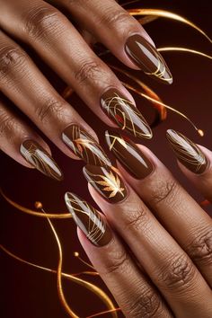 Fall Nail Photography, Power Nails Design, Design Fall Nails, 90s Fall Nails, Leaf Nail Design Fall, Brown With Gold Nails, Fall Short Nail Colors, Almond Nail Art Fall, Fall Toes Colors