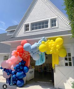 balloons and streamers are on display in front of a house