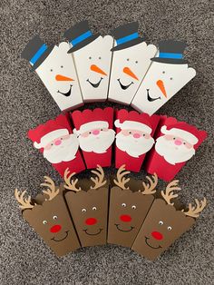 paper bags with santa claus and snowmen on them are arranged in the shape of reindeers