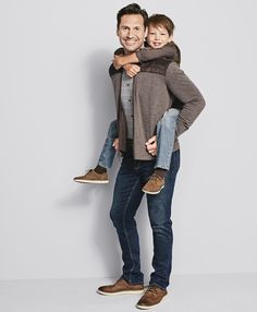 Perfect pairs for family photos! Casual kicks for father and son. Famous Pairs, Chic Sandals, Knit Sneakers, People In Need, Summer Prints, Ready To Play, Twitter Photos, Sneaker Shopping