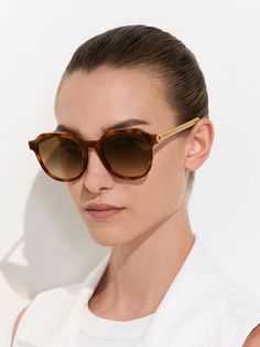 Exude a vintage aesthetic that is effortlessly chic with these acetate sunglasses. The evergreen tortoiseshell finish is eye-catching yet understated. To top it off, this pair also comes with light gold-toned braided temples that add visual interest and a hint of glamorous shine. The oversized geometric lenses ensure your eyes are well protected from the harmful UV rays. Brand Collaboration, Acetate Sunglasses, Charles Keith, Sunglasses & Glasses, Vintage Aesthetic, Tortoise Shell, Your Eyes, Chain Link, Lenses