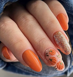 Autumn Themed Nails, Autumn Nails Pumpkin, Autumn Leaves Nails, Sept Nails, Simple Fall Nails, Halloween Acrylic Nails, Pumpkin Nails, Cute Nails For Fall