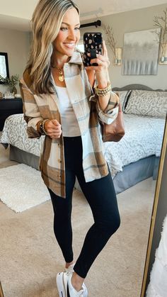 Check out this photo from mckstylin Plaid Shirt Outfits, Flannel Women, Plaid Shirt, Shirt Outfit, Plaid, My Style, Fabric, How To Wear