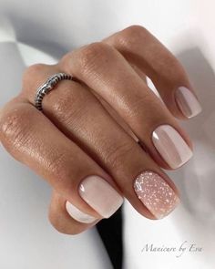 21 Best New Years Eve Nail Ideas for 2023 - Lauren Erro Champagne Nails, New Years Eve Nails, Short Gel Nails, February Nails, Nude Nail Designs, Nagel Tips, Colorful Nails, Short Square Nails, Her Nails