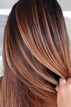 Strawberry Blonde Hair Color, Chocolate Brown Hair Color, Balayage Blonde, Gorgeous Hair Color, Caramel Hair, Hair Color Light Brown, Strawberry Blonde Hair, Winter Hair Color, Winter Hair