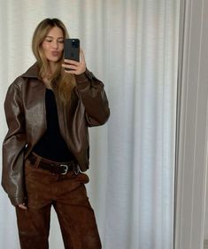 Fall Post, Ootd Women, Leather Jacket Outfits, Dream Style, Brown Pants, Rainy Day Outfit, Brown Leather Jacket, Fall Style, Mode Inspiration