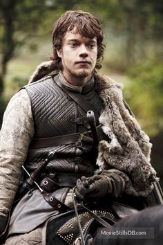 Theon Greyjoy Sir Arthur Dayne, Game Of Thrones Theon, Ramsey Bolton, House Greyjoy, Theon Greyjoy, Alfie Allen, Got Characters