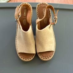 Size 8, Women’s, Tan/Cream, Woven Wedge Beige Wedge Heel Summer Heels, Summer Beige Wedge Heels, Beige Open Toe Espadrilles, Summer Tan Closed Toe Sandals, Summer Tan Closed-toe Sandals, Tan Heels For Summer, Orange Wedges, Toms Wedges, Floral Wedges