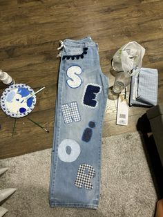 Senior Year, High School, year 4, senior jeans Cute Senior Pants Ideas, Senior Jeans Patchwork, Senior Jeans Patches, Senior Jean Inspiration, Cute Senior Jeans, Hoco Senior Jeans, Senior Shorts, Highschool Senior Activities, Senior Sweatpants