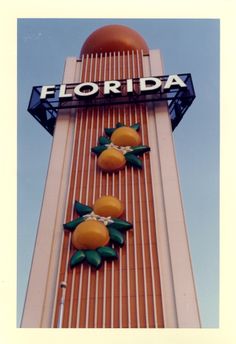 the sign for florida has three oranges on it