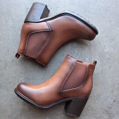 Tan Chelsea Boots, Galaxy Converse, Galaxy Vans, Brown Chelsea Boots, Leather Chelsea Boots, Shoe Closet, Grunge Style, Crazy Shoes, Shoe Obsession