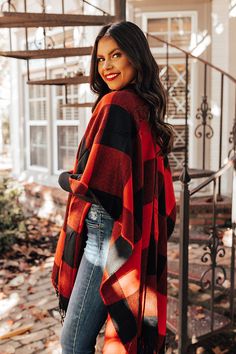 Our gorgeous 'Caramel Kisses' poncho is so easy to drape on and go with its lightweight material, large red and black buffalo check pattern, fringed trim detailing, open sides, and ultra draped silhouette that cascades into a straight mid-thigh length hemline! Oversized Red Cape For Fall, Fall Red Shawl Cape, Red Shawl Cape For Fall, Y2k Cardigan, Black Knit Cardigan, Cardigan Oversized, Sherpa Pullover, Sweater Layering, Open Front Sweater