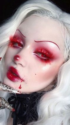 Make Up Halloween Aesthetic, Cool Makeup Looks Creative Halloween, White Goth Makeup, Red White Makeup, White Makeup Aesthetic, Goth Drag Queen, Clown Goth Makeup, Vampire Inspired Makeup, Gothic Vampire Makeup