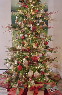 a decorated christmas tree with red and gold ornaments