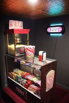 an old fashioned popcorn kiosk is on display in the corner of a room