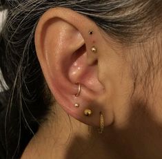 Minimalist Ear Piercings, Cool Ear Piercings, Pretty Ear Piercings, Cute Ear Piercings, Ear Style, Cute Piercings, Body Jewelry Piercing, Dope Jewelry, Funky Jewelry