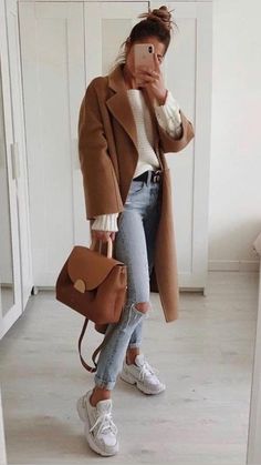 Cozy Spring Outfits, Popular Spring Outfits, Brown Long Sleeve Dress, Fall Fashion Coats, Look Retro, Trendy Fall Outfits, Coat Outfits, Mode Inspo, Casual Fall Outfits