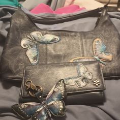 A Beautiful Purse With Butterflies And A Wallet And Key Ring To Match.. Looks Like New, But Carried Some Boho Lifestyle, Beautiful Purse, Ring Color, Dream Wardrobe, Key Ring, Key Rings, Syrup, Purse Wallet, Shoulder Bags