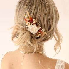 This autumn-themed hair comb is a perfect little accessory for the fall bride! It features a sola wood flower center, plus bits of dried flowers and grains, and few little pearl wired bits.  About 5" across in size on a 1" comb base.  -- WG Fall Wedding Hair, Fall Wedding Hairstyles, Hair Decor, Autumn Bride, Flower Comb, Wedding Hair Comb, Flower Center, Hair Comb Wedding, Dried Flower