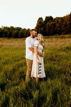 Pregnancy announcement photo ideas Maternity Photography Farm Ideas, Annoucment Pictures Aesthetic, Fall Announcement Pregnancy Photo Ideas, Pregnancy Announcement Ultrasound Photo, Fall Pregnancy Photoshoot Announcement, Maternity Pictures With Ultrasound Pic, Pregnancy Announcment Photos, Tree Farm Pregnancy Announcement